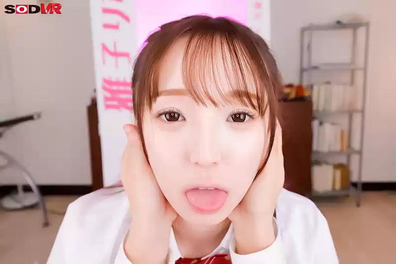 【VR】【8K】人間がドールに?!注文したら委員長は突如消えて、箱入りドールとして家に届いた 雅子りな