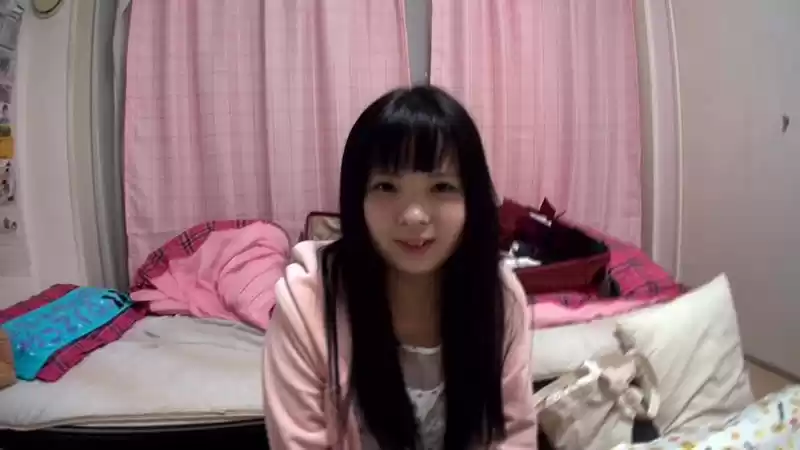 本物18歳 女子○生 卒○前デビュー 小川めるる
