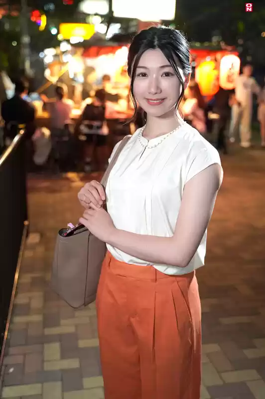【初撮り】プロレスファンの美人WEBデザイナー 筋トレが趣味で男性のタイプももちろん巨根マッチョ 軟体で潮が吹きやすくイラマ好きの博多美女と週末ほろ酔い中州デート かれん・23歳 響かれん