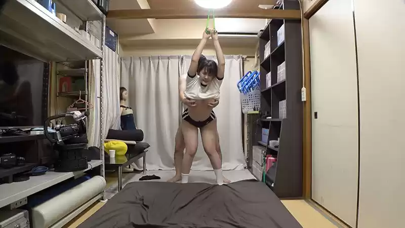 日々樹梨花 ムチムチ美尻 神ブルマ 美少女やぽっちゃり娘らにピチピチブルマ＆体操着を着せ、ハミパン、ムレムレワレメを毛穴まで見えるほどの超ドアップ接写！さらに尻コキ、着衣お漏らし放尿やブルマぶっかけ等ブルマ好きに送る完全着衣フェチAV