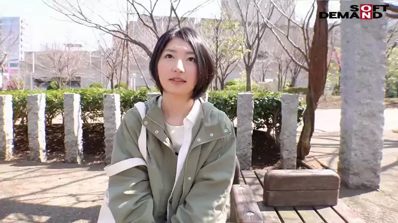 けがれを知らない無垢な顔で、君は愛液を垂らし続けた。 鈴木理子 28歳 AV DEBUT