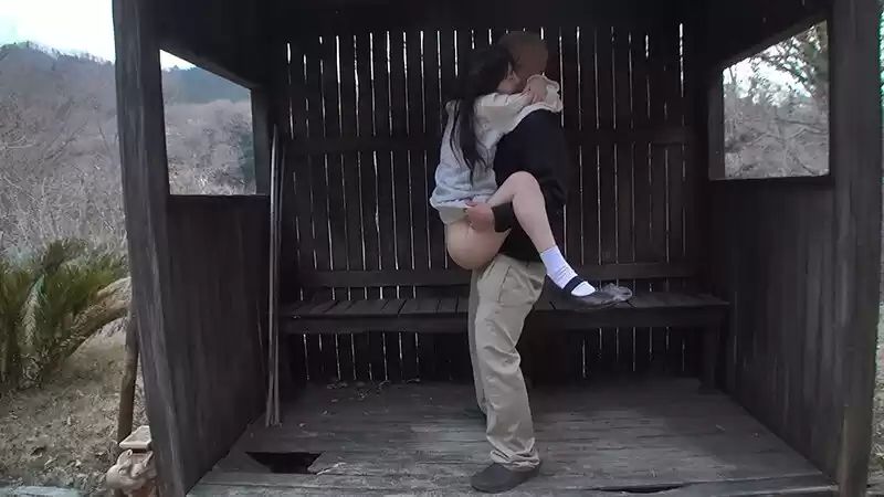 駅弁露出 抱っこSEXが大好き！！パイパン微少女をパンパンパンパン！
