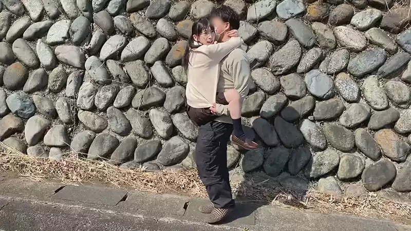 駅弁露出 抱っこSEXが大好き！！パイパン微少女をパンパンパンパン！