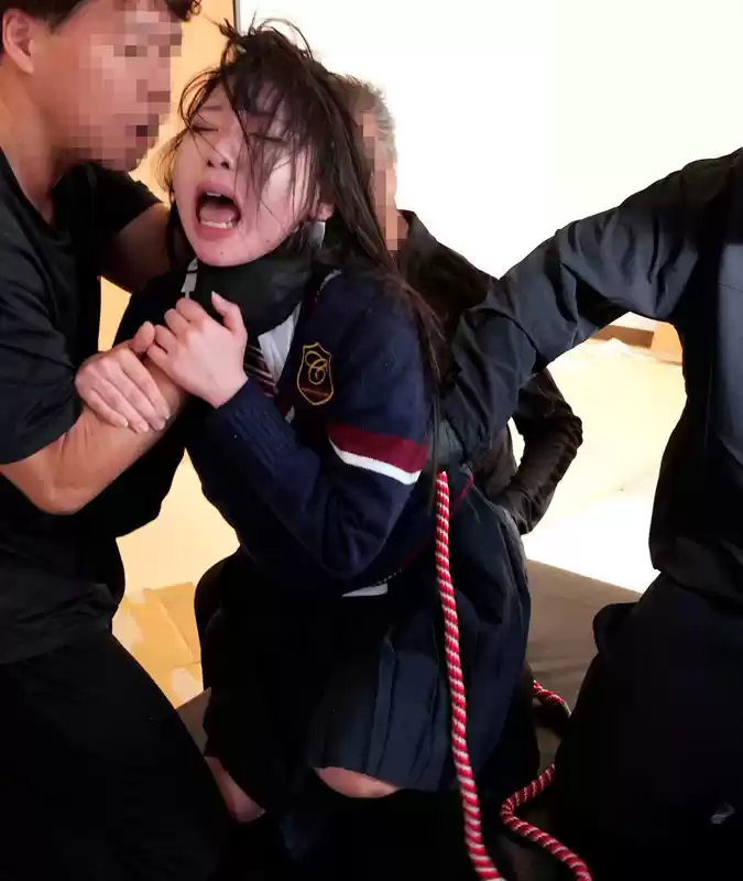 ネズミ講式非道の連鎖！下校中のお嬢様学校の女子○生！巻き添えレ●プ3！「自分だけ不幸だと明日から学校いけないよね？嫌いな子をもっと酷い目に合わせちゃいなよ？」と、表面上は仲良しだけど、心の底ではクソ嫌いな’自称親友’を呼び出させ首絞め！鬼イラマ！…
