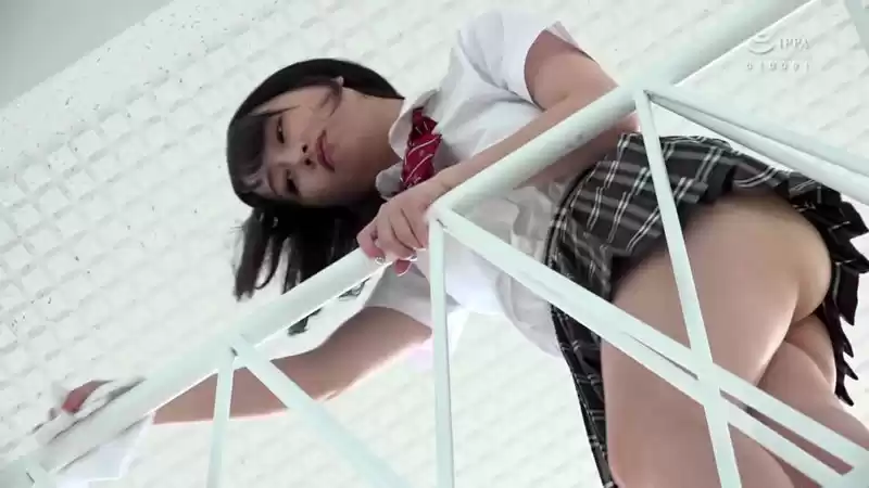 「私以外の女の子好きになったらダメですよ!」 女子○生が突然一人暮らしの僕の家を訪ねてきたからビックリ!しかもなぜか僕にベタぼれで、イチャイチャ甘えてくる!でもいつの間にか彼女になっていた。 成田つむぎ