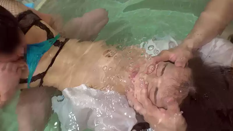 【水責め快楽/窒息溺れイキ】トラウマが私の性癖を拗らせました 苦しくて濡れるMマ●コ 雨依つばめ