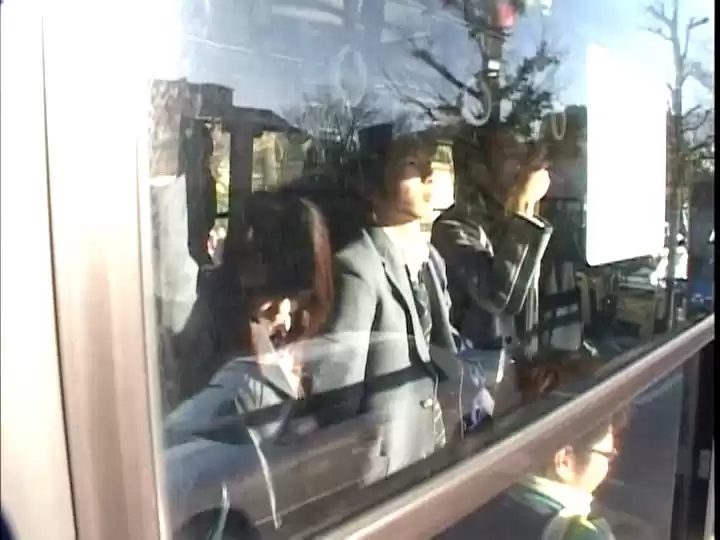 車内ワイセツ！！制服痴●バス