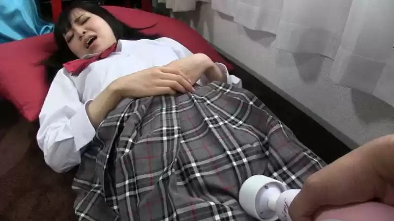 電マ女子校生 JKに教えてあげる電マで本気でイク快感！