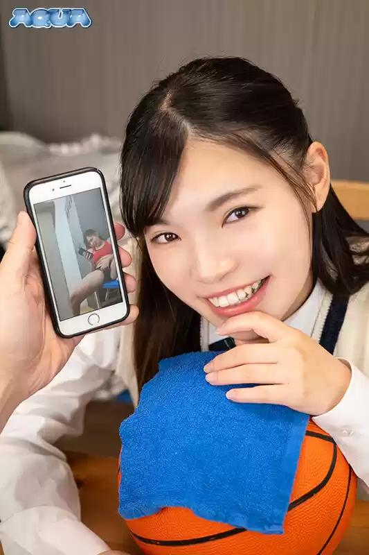 【VR】ネットで拾ったエロ動画をオカズに目の前でバレないようにシコる