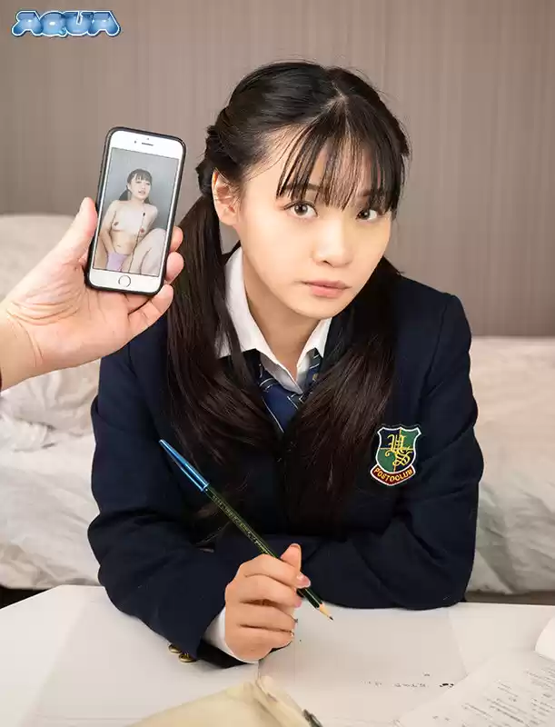 【VR】ネットで拾ったエロ動画をオカズに目の前でバレないようにシコる