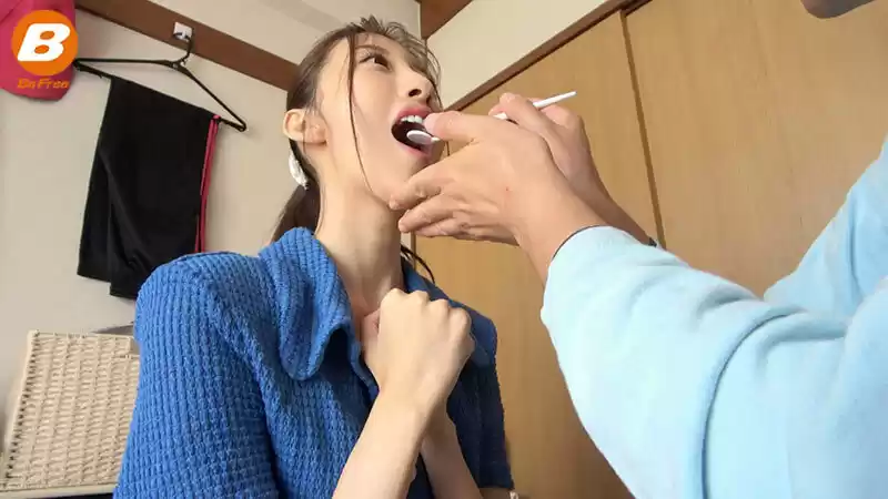 アタッカーズ専属女優 星宮一花を勝手に呼び出してキモ男優の自宅で初めてのAV合コンしちゃいました！