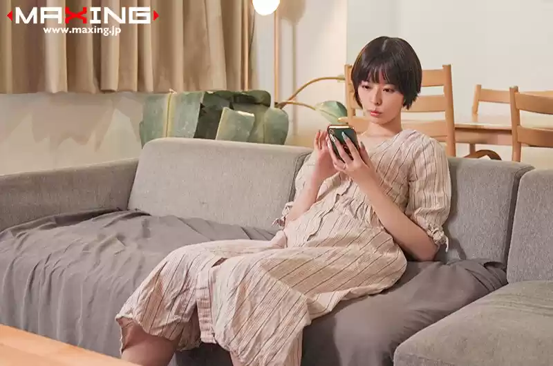 夫の部下に言い寄られ…自宅で裏切りのNTR 月乃ルナ