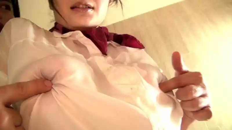 メガネボインの客室係がいる掲示板でウワサのビジネスホテルを予約してみた。確かに服の上からでもハッキリとわかる爆乳、そして、部屋にはベッド…鑑賞だけで終わるのかと思ったその瞬間！メガネ巨乳客室係が粗相！ 立川理恵