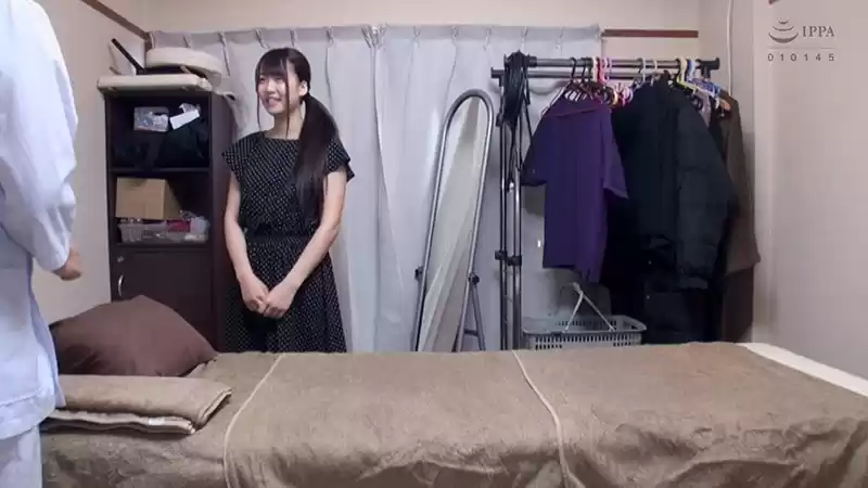 媚薬オイルマッサージ 痴●盗撮＆中出し素人娘VOL.19 超強力媚薬を配合したマッサージオイルを施術中に知らずに塗りこまれたオンナは、身体の火照りに驚き、チ○ポを欲しがる自分に戸惑い、垂れ出したマン汁に恥ずかしがりながらも生ハメ中出しまで欲してしまう！