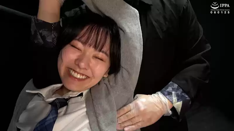 【くすぐり】「制服のまりちゃんに背徳的な人力拘束＋くすぐりマッサージ！」WAKA-087加護まり 2