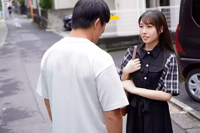 十年ぶりに再会した清楚だった同級生は色気漂う淫乱女に変貌していた！ 花里アカリ