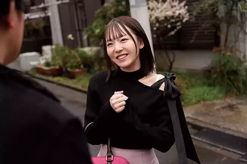 十年ぶりに再会した清楚だった同級生は色気漂う淫乱女に変貌していた！ 西元めいさ