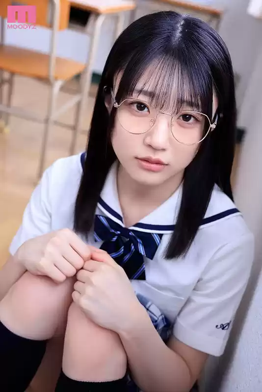 いつもボッチの地味っ子文学少女は都合のイイぼくら専用のザーメンシャワーオナペット 輝星きら