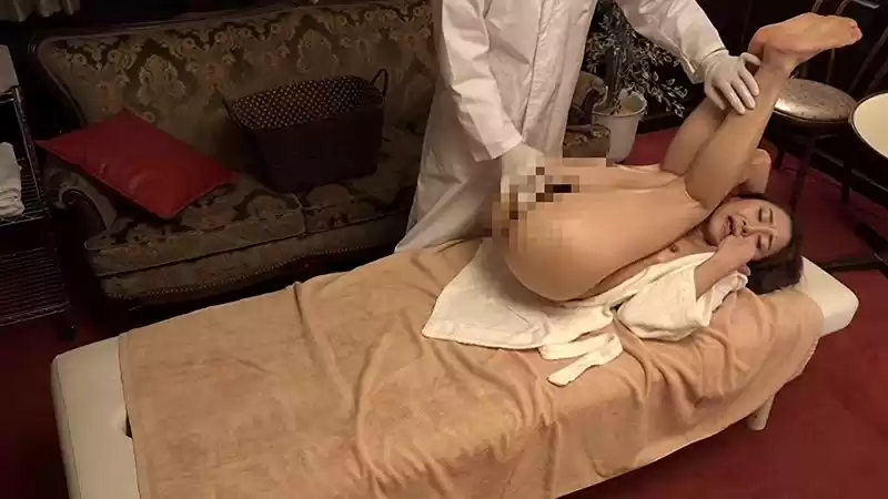 深夜営業の女性限定マッサージ店を完全盗●（12）～オイルまみれで揉みしだかれる女たち