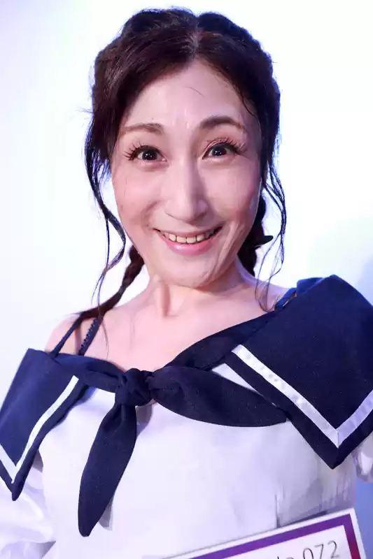 五十路アイドル「GoziU」デビュー！ゴジューの美熟女たちが歌って踊ってLIVEでポロリ！完全版