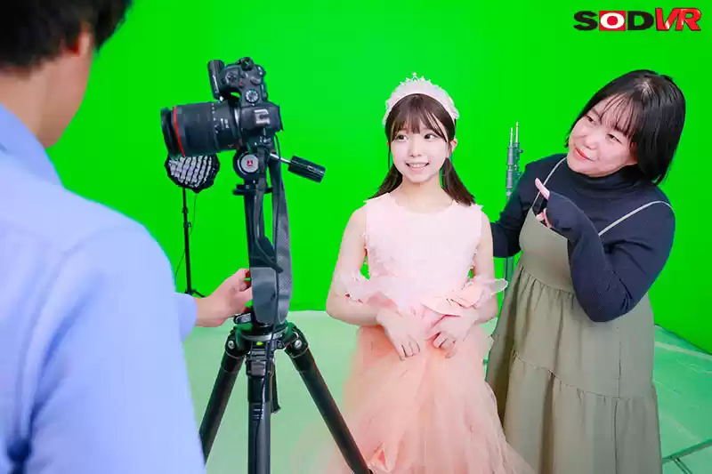 【VR】ひなちゃん、●歳の誕生日おめでとう！写真スタジオにお祝いでドレス 撮影をしに来た●女を試着室で悪戯してついでに初貫通。
