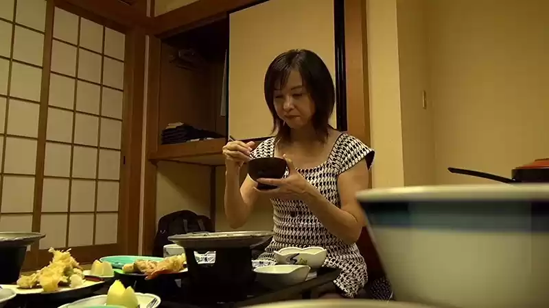 人妻、温泉、不倫旅行。 神崎久美