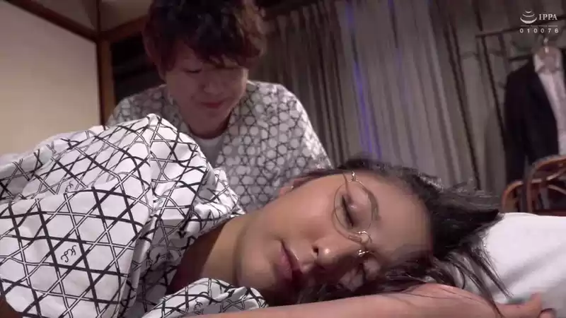 憧れの女上司と 本真ゆり