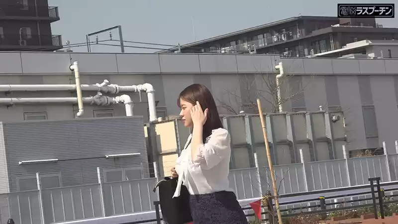 満員電車で吊り革にぶら下げられ両乳首同時開発のすえ無念の発情してしまった巨乳美女3 丸最レア