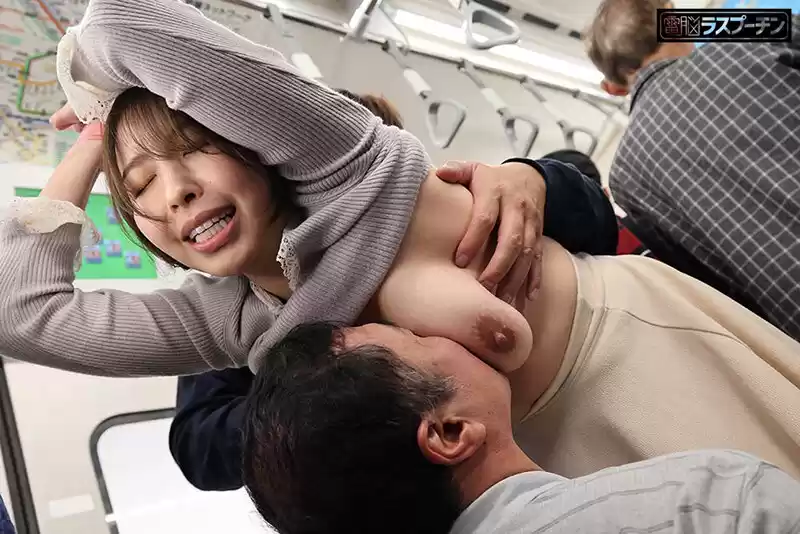 満員電車で吊り革にぶら下げられ両乳首同時開発のすえ無念の発情してしまった巨乳美女5 宍戸里帆