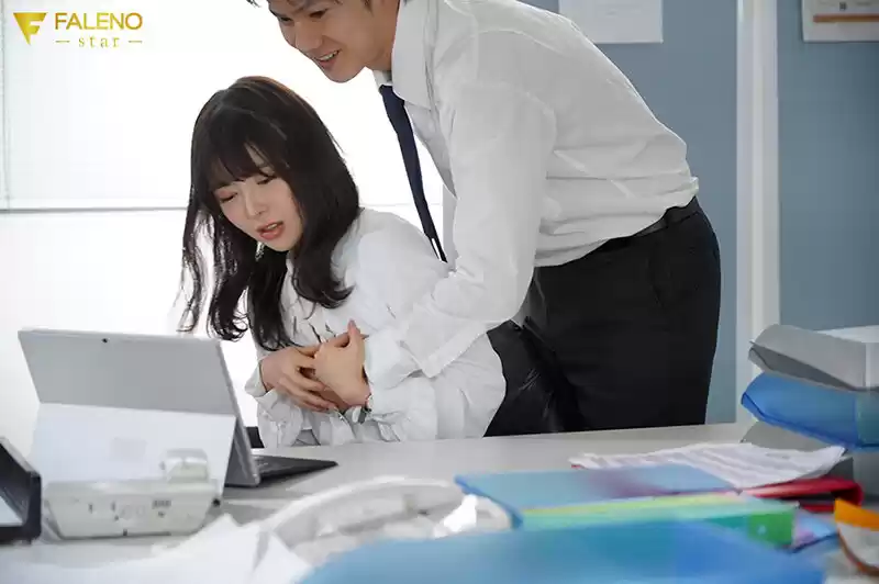 巨乳専門デリヘルを呼んだら気の強い年下女上司とばったり遭遇…都合のイイ俺専用マゾ乳ペットにしてやった 善場まみ（茉城まみ）