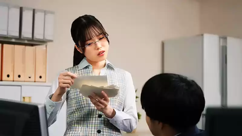 「これは経費で落ちません！」いつも地味で生真面目で領収書を突っ返してくる経理部のOLがデリヘル嬢で痴女だった。