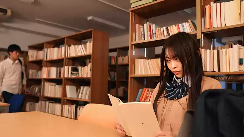 地味で無口な図書委員とセックスしまくった話。『何で？私、感じちゃってるの？？もしかして、いっぱい見て欲しいの？（※心の声）』 瀬戸ひなこ