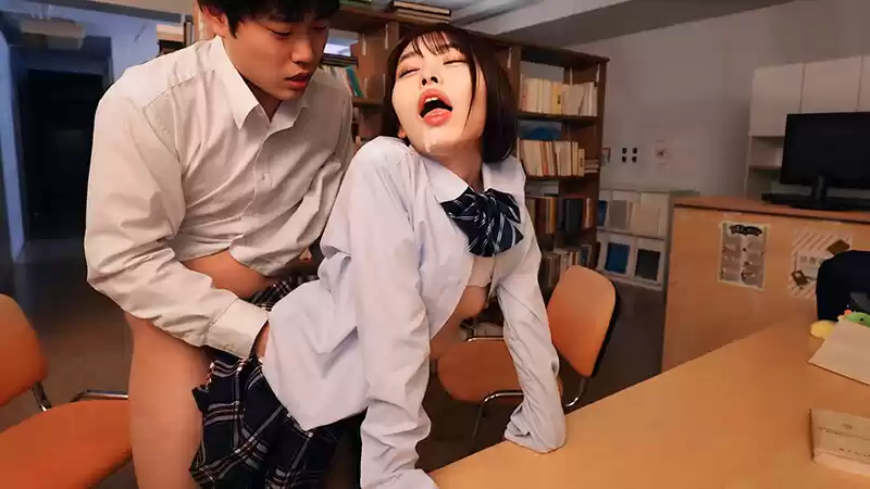 地味で無口な図書委員とセックスしまくった話。『何で？私、感じちゃってるの？？もしかして、いっぱい見て欲しいの？（※心の声）』 瀬戸ひなこ