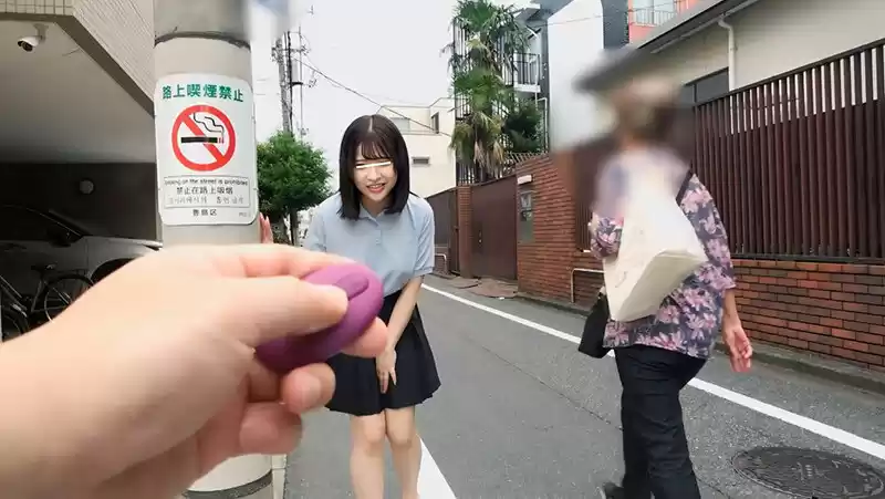 性に興味津々の素人娘たちにリモコンバイブを装着させてお散歩開始?大通り沿い、住宅街で執拗にイタズラして体が火照りきったところを美味しく頂いちゃいます♪