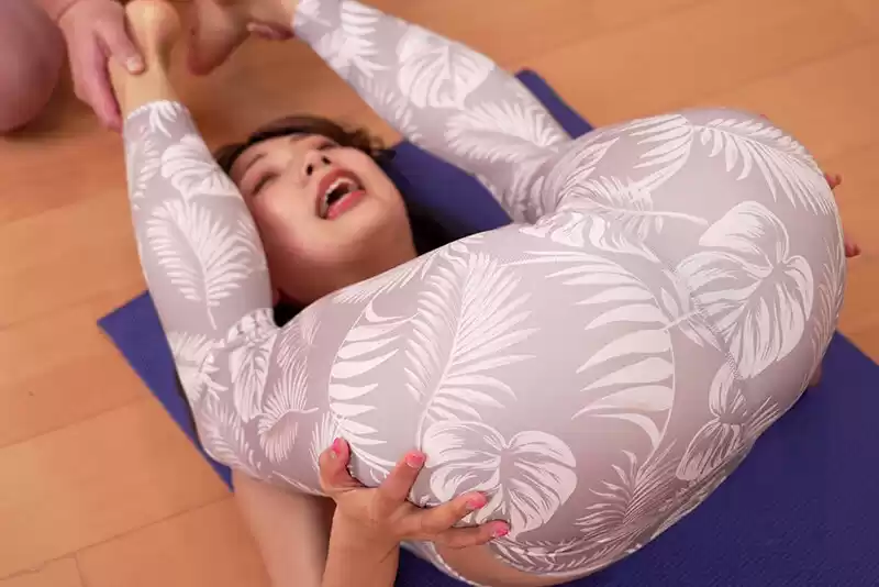 フィットネスジムで巨乳デカ尻のエロボディを狙われた長身アパレル女子 花宮きょうこ