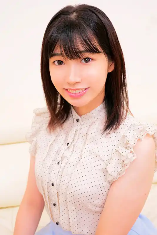 超有名大学に通うマジメな女子大生がとっても恥ずかしい焦らし素股体験！パンティ越しにデカチンずぷっと3cm挿入！