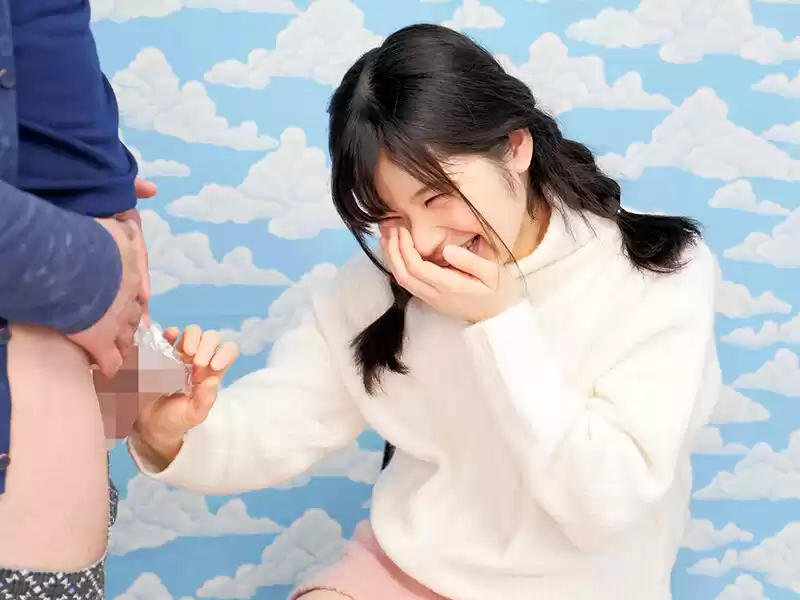 ラップ1枚被せて友達と素股してくれませんか？と偽り溶けるラップを仕込んでウブなお嬢さんに生ハメ、中出しさせちゃいました！ 藤井林檎