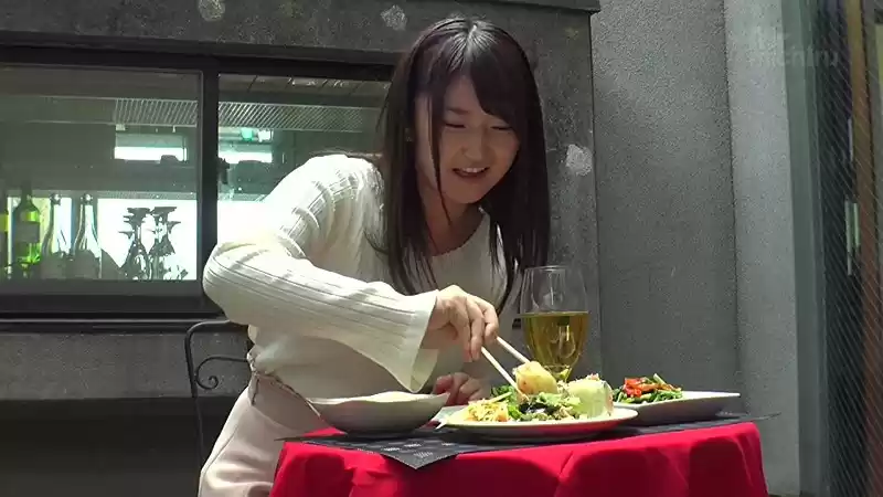 浅田結梨と挿し飲み！ロリカワ女優のヘベレケSEX！