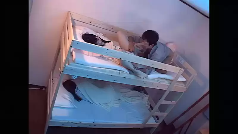 【AIリマスター】2段ベッドが揺れるほど感じる姉の喘ぎ声を聞いて発情しだす妹3