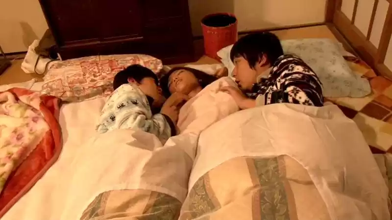 奇跡の確率で起きた近親相姦ハプニング 偶然息子のチ○ポが挿さって感じちゃったママ 2児のママ奇跡の2穴SP