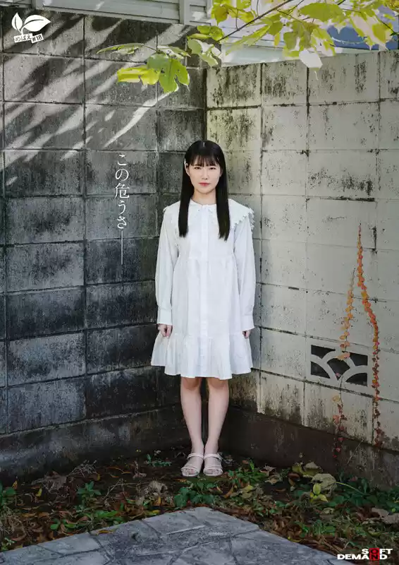東北生まれの港町育ち、小柄で純白なカラダと吸い寄せられる瞳が輝く幼な顔は何度もイって潮を吹く 四ツ葉かな 18歳AVデビュー 四ッ葉かな
