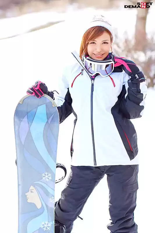 【マジックミラー号25周年記念作品】 海水浴場で見つけた夏休み中の友達同士の男女が「素股マッサージ」体験 初めて触れ合うチ○ポとマ○コは火が付いて、そのまま生挿入中出し！6名＋8名の総集編付き2枚組8時間