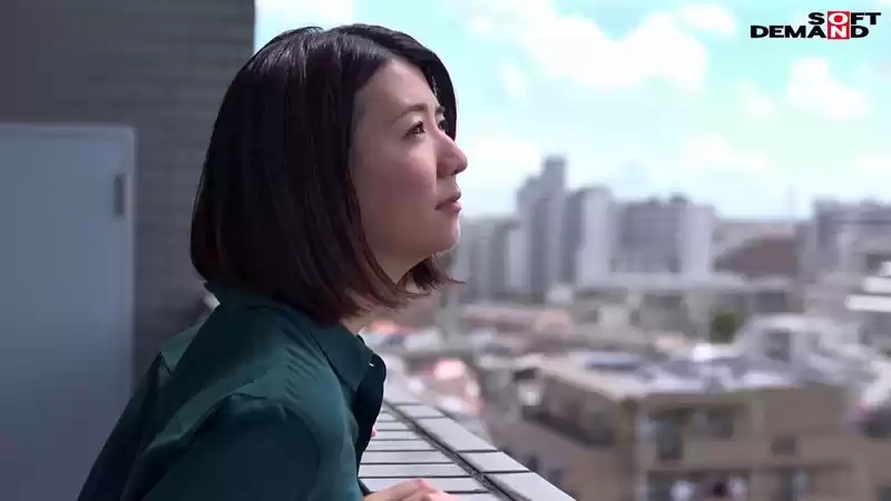 とめどなく溢れ出る愛液…それがすべての答えです。 33歳 第2章 夫の残り香漂うマイホームで撮影 声を殺し切れず何度も他人棒を懇願してイキ乱れた日
