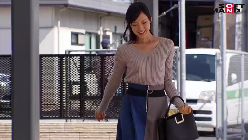 旦那との年の差20歳。 都会からのどかな田舎町に嫁いだ才色兼備の盛り妻。 木村ふみ 31歳 最終章 「私を調教して下さい…」縛り、首しめ、スパンキング、イラマチオ…そして子宮を破壊するような連続激ピストン やがて‘苦痛’は‘快感’に変わる