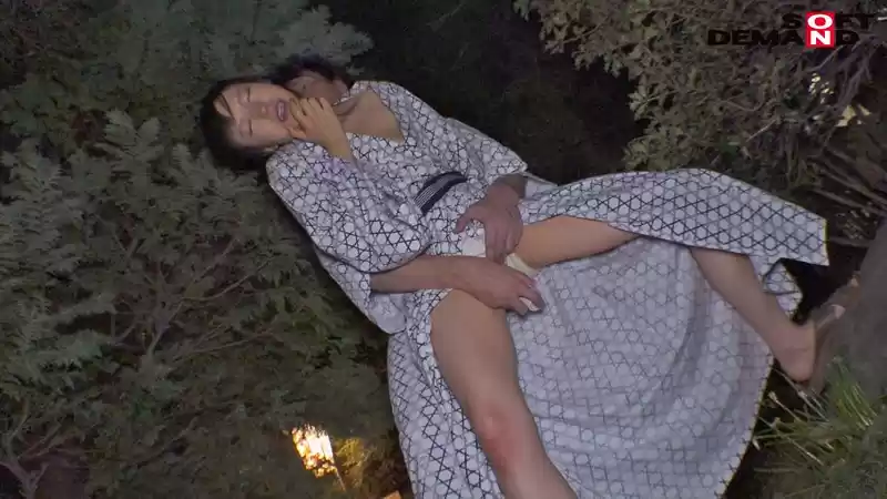 旦那との年の差20歳。 都会からのどかな田舎町に嫁いだ才色兼備の盛り妻。 木村ふみ 31歳 最終章 「私を調教して下さい…」縛り、首しめ、スパンキング、イラマチオ…そして子宮を破壊するような連続激ピストン やがて‘苦痛’は‘快感’に変わる