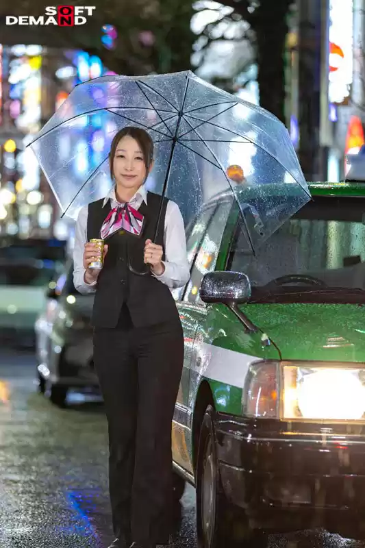 SNS総フォロワー9万人 人妻女性タクシードライバー 春木蘭子 45歳 AVDEBUT「丁寧な接客を心掛けていますが乱暴な不倫SEXが大好きです」
