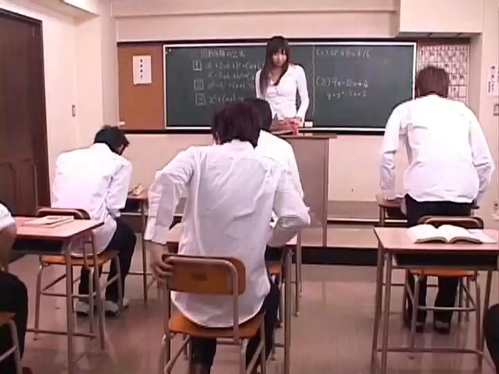 芸能人 櫻井ゆうこ Lcup爆乳女教師