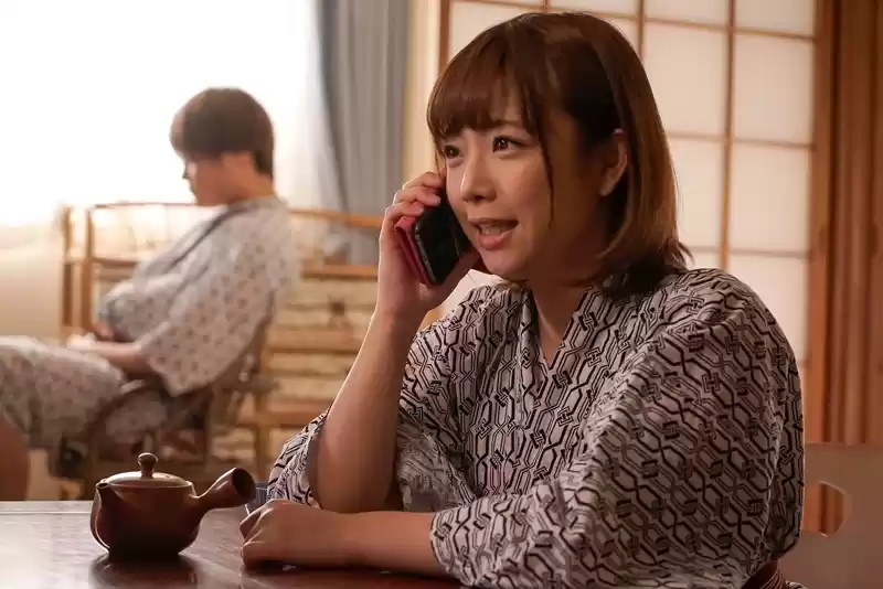 紗倉まな おしどり夫婦がこじんまり営む小料理屋NTR 常連客の一人と恋仲になってしまった女将