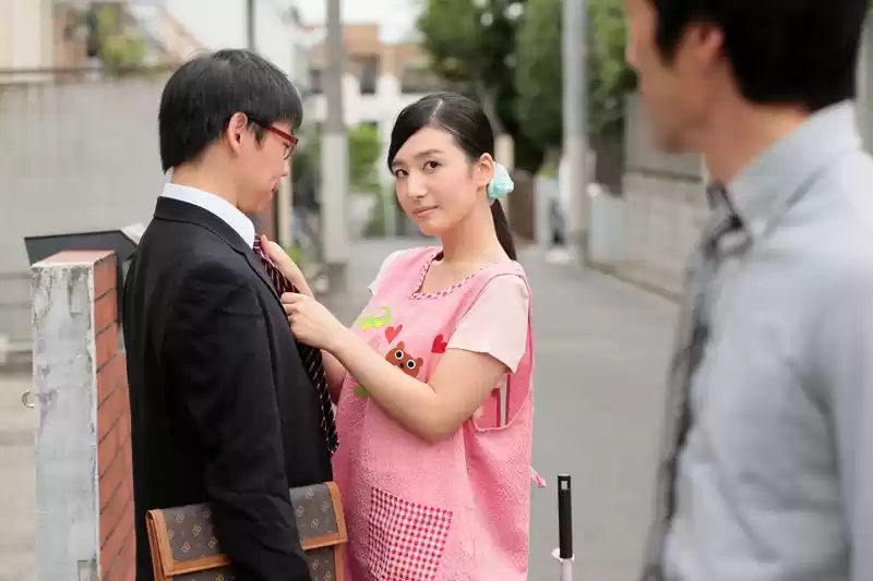 古川いおり 息子がいるすぐ側で綺麗な保育士さんに優しく抱かれる誘惑不倫SEX
