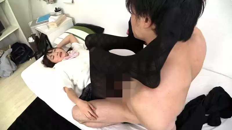 パンストとパンチラで誘惑してくる悪戯な女子校生 涼川絢音